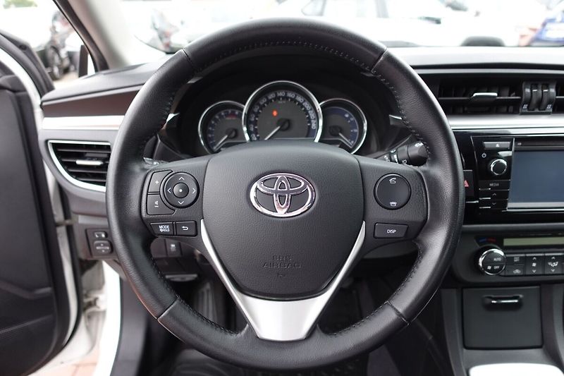 Toyota Corolla 1,6VVTi 97kW M/T Active Design - fotka 16 z 25