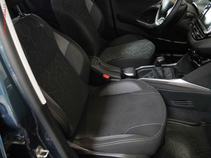 Peugeot 2008 (2018) 1.2, 1.maj,ČR, Výhř.sed. - fotka 12 z 17