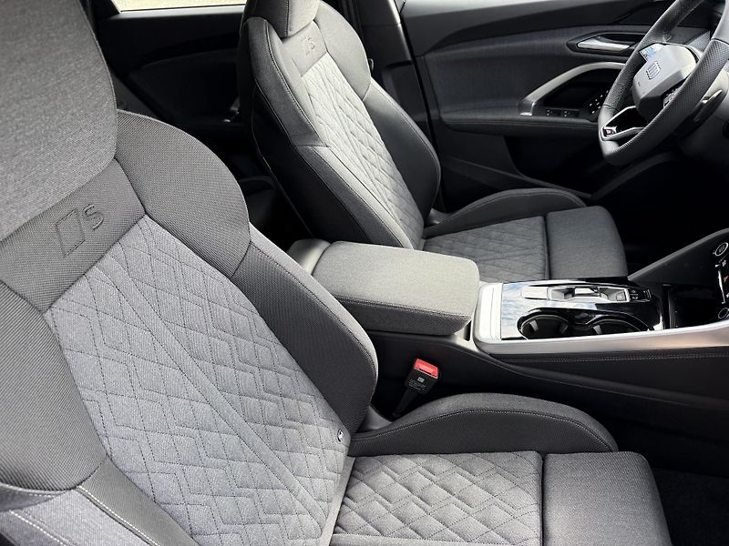 Audi Q5 (2026) SB TDI 150kW 4X4 S-LINE R20 3D - fotka 37 z 62