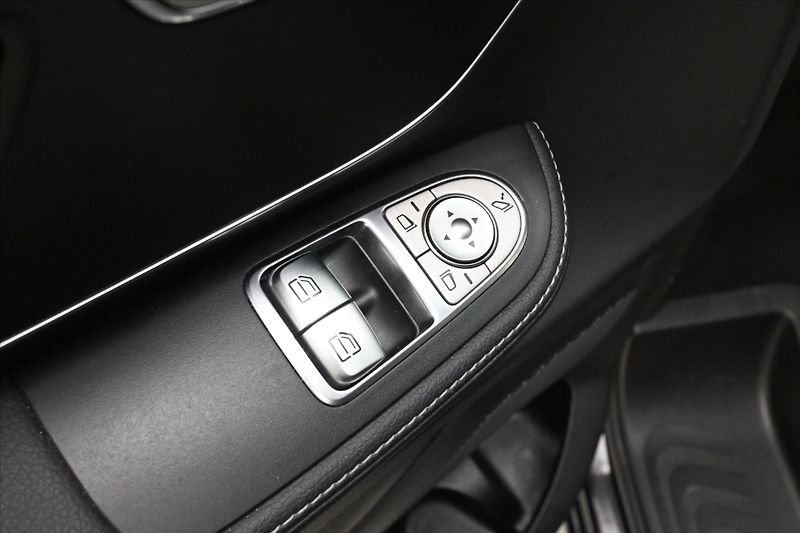 Mercedes-Benz Třídy V 2,0 300D 174kW XL Avantgarde 8 - fotka 24 z 33