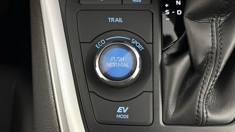 Toyota RAV4 2.5 Hybrid AUT 4WD Adventure - fotka 27 z 30