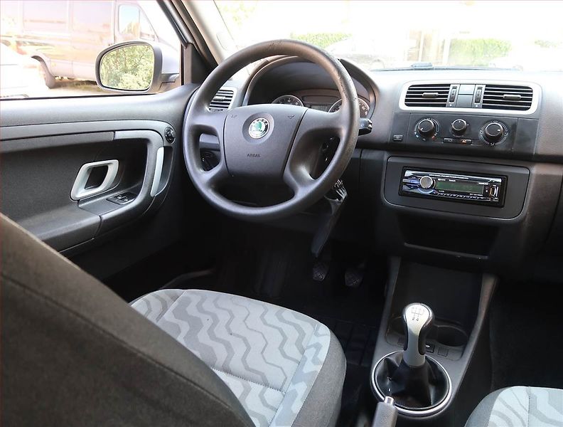 Škoda Fabia (2008) 1.2, nová STK, plně pojízdný - fotka 7 z 16