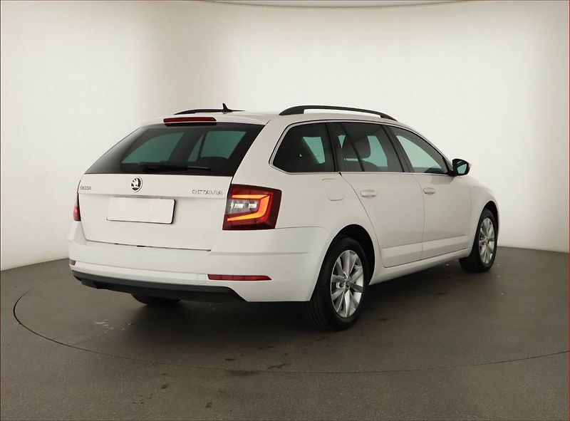 Škoda Octavia (2018) Style 1.6 TDI, Automat, Navi - fotka 5 z 14