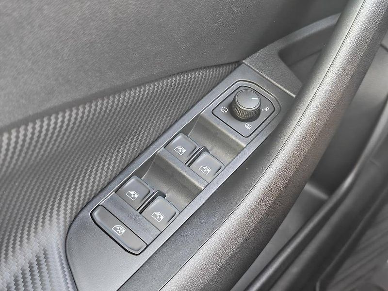 Škoda Kamiq Monte Carlo 7DSG  1,5TSI - fotka 19 z 22
