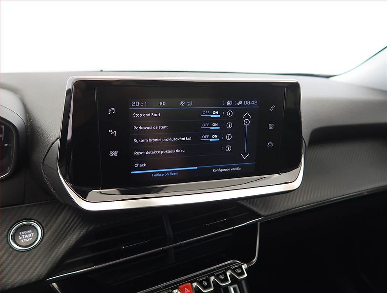 Peugeot 2008 (2022) Allure 1.2 PureTech, Automat - fotka 19 z 25