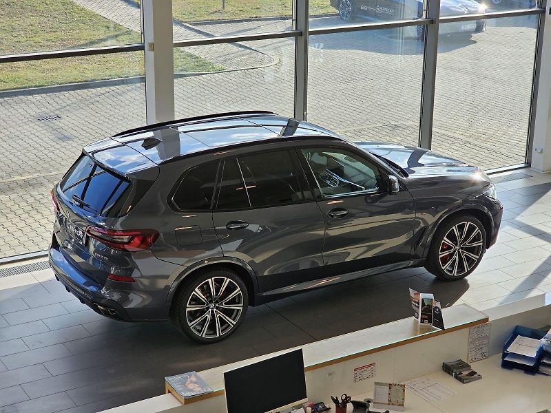 BMW X5 M50i - fotka 11 z 36