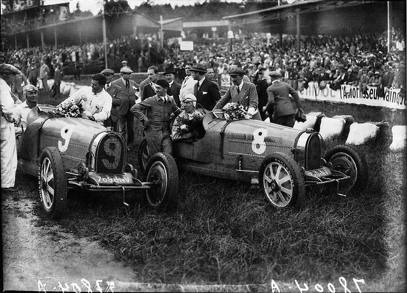 Louis Chiron jako vítěz Velké ceny Francie 1934. Od narození legendárního závodníka, který se stal velice populárním i v Československu, letos uplynulo 125 let.