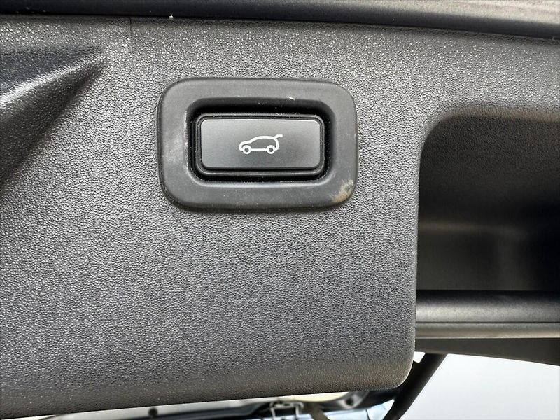 Land Rover Discovery Sport 2,0 D150 AWD 110kW HSE SERVIS! - fotka 16 z 50