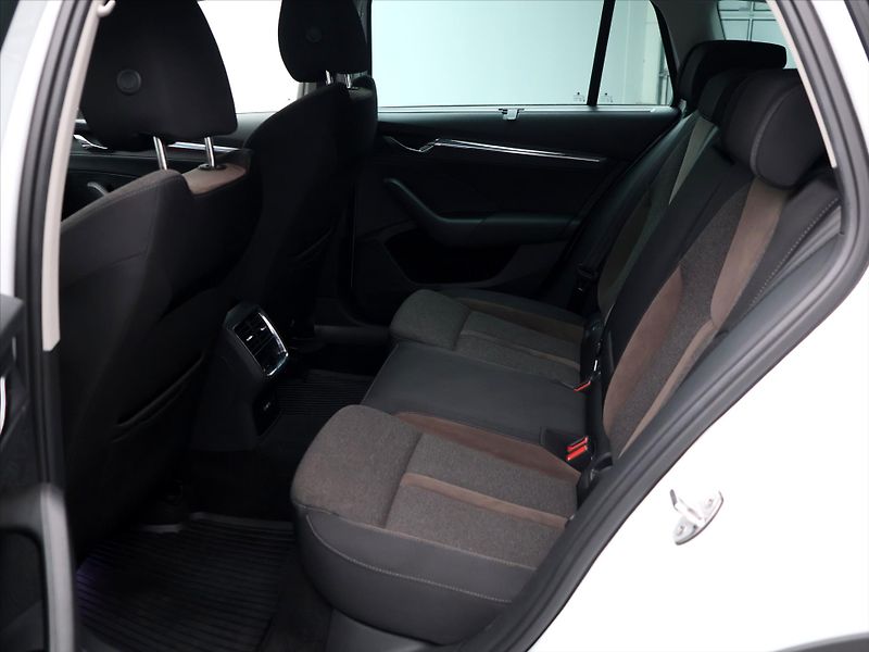 Škoda Octavia 2.0 TDI 4x4 Scout DSG DPH - fotka 15 z 42