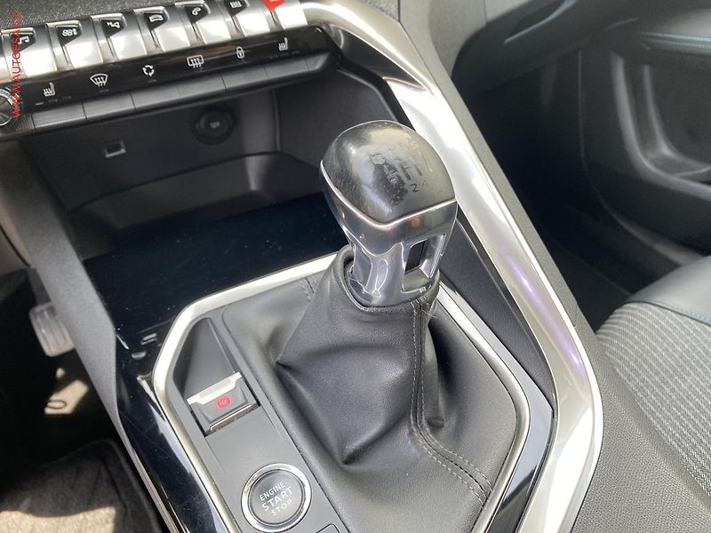 Peugeot 3008 (2021) 1.5 HDi, 2.maj,ČR, Allure - fotka 14 z 17