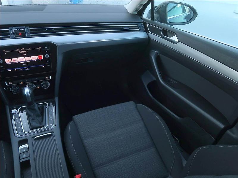 Volkswagen Passat (2019) 2.0 TDI, Automat, Serv.kniha - fotka 8 z 19