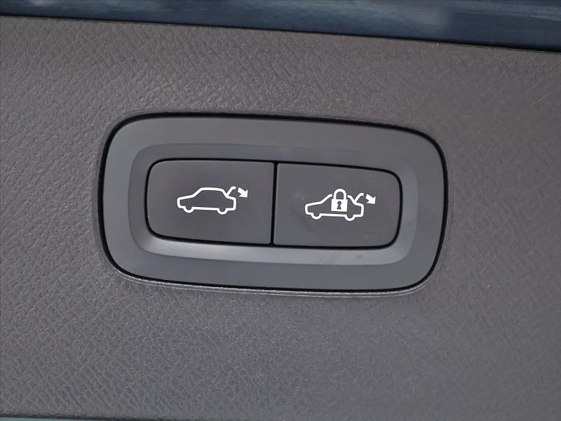 Volvo XC90 2,0 B5 173kW AWD LED CZ Kuže - fotka 10 z 27