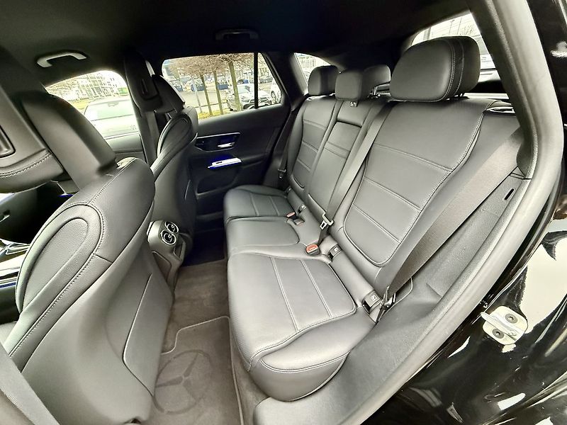 Mercedes-Benz GLC (2023) 300 e 4MATIC SUV - fotka 16 z 48