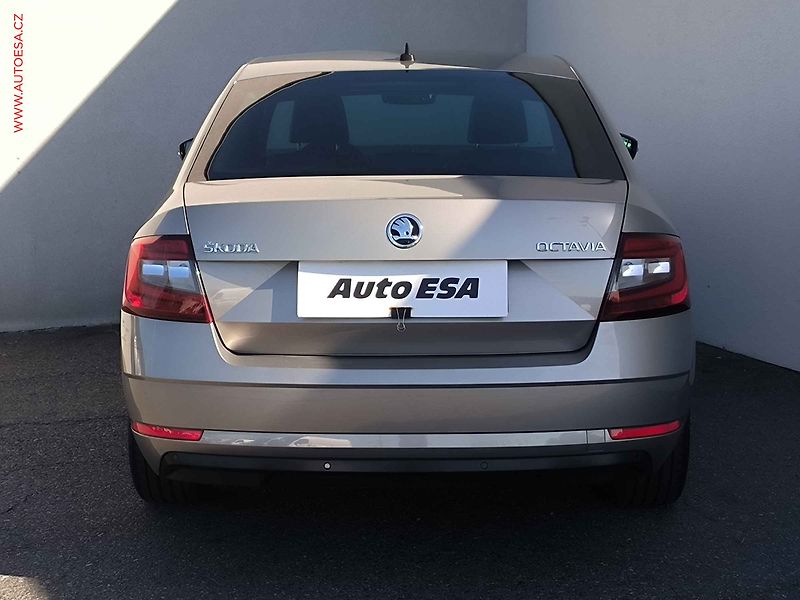 Škoda Octavia (2017) 2.0 TDi, ČR, L&K, DSG, LED - fotka 5 z 27