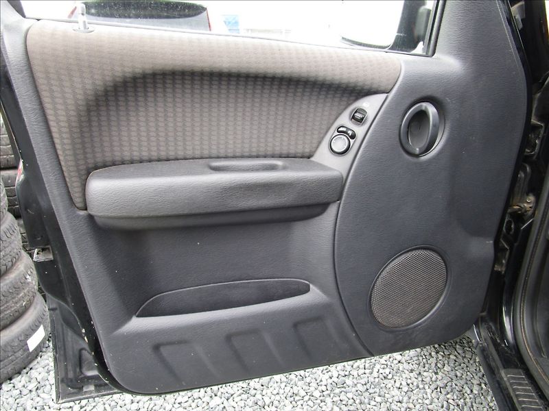 Jeep Cherokee 2.5CRD 4x4, Sport, Klima - fotka 15 z 39