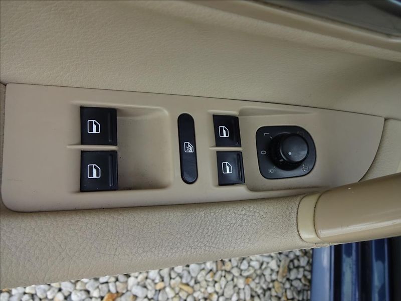 Volkswagen Passat CC 2.0TDi 125kW - fotka 23 z 70