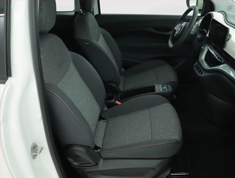 Fiat 500e (2023) 42 kWh, SoH 94% - fotka 9 z 18