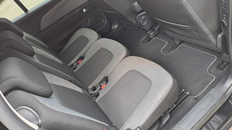 Citroën Grand C4 SpaceTourer 1.5 BlueHDi 130 S&S 7 míst - fotka 9 z 24
