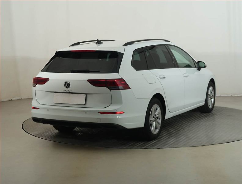 Volkswagen Golf (2021) Life 1.5 TSI, Serv.kniha - fotka 5 z 13