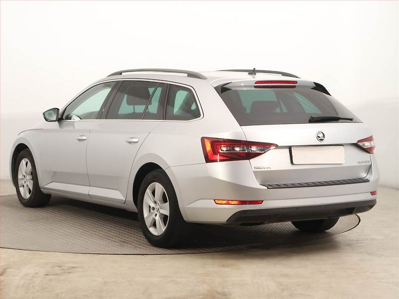 Škoda Superb (2017) 1.6 TDI, Kůže, Navi, Bi-Xenony - fotka 4 z 14