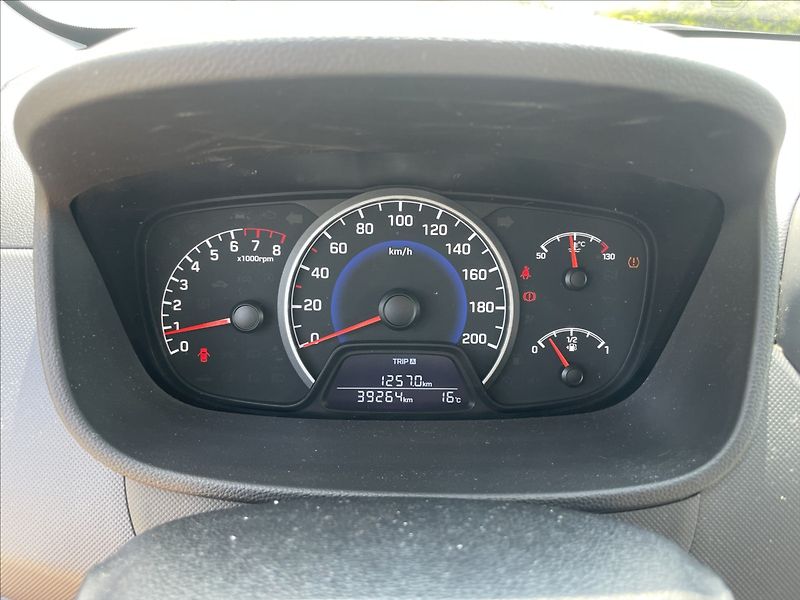 Hyundai i10 1,0 i 49kw ESP CZauto 1maj. - fotka 15 z 35
