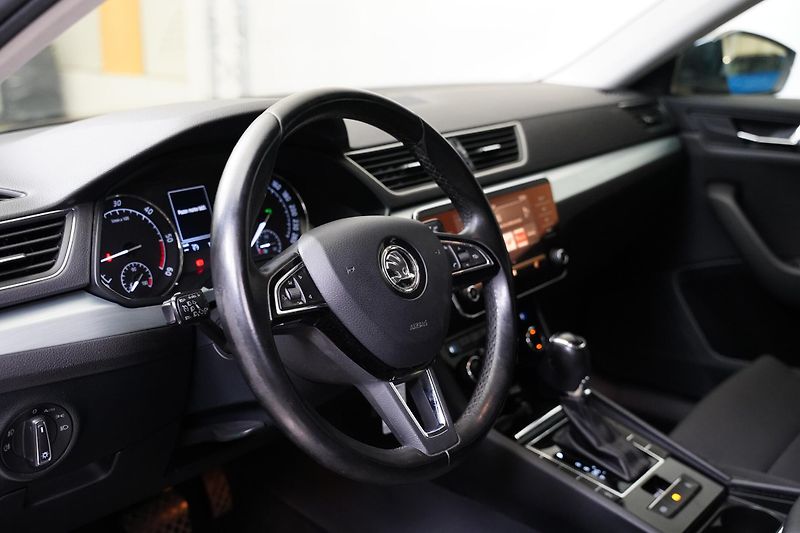 Škoda Superb - fotka 14 z 28