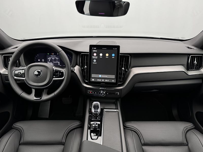 Volvo XC60 (2026) B5 AWD AUT PLUS BLACK EDITION - fotka 2 z 23