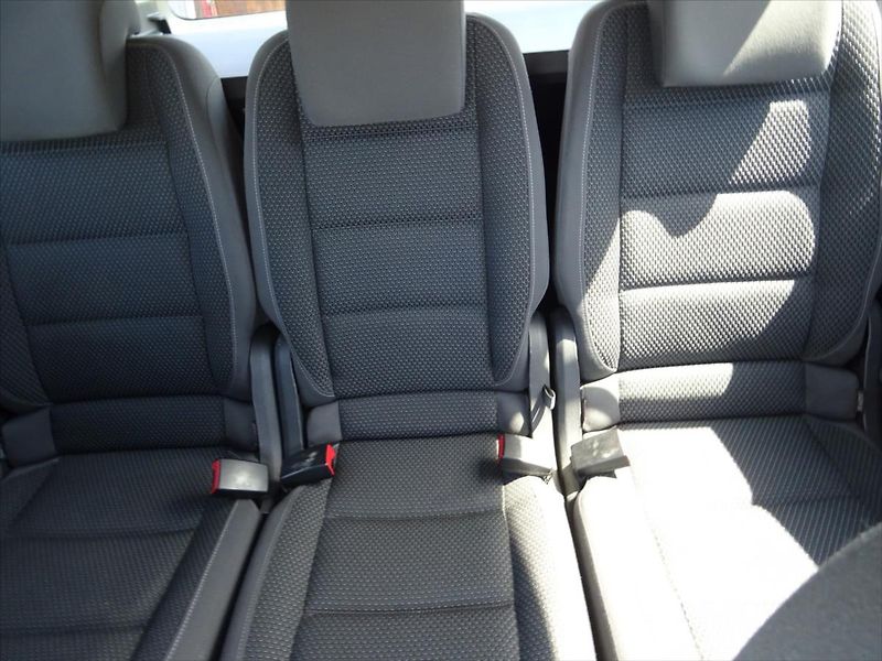 Volkswagen Touran 2,0 TDi 103 kW - fotka 19 z 33