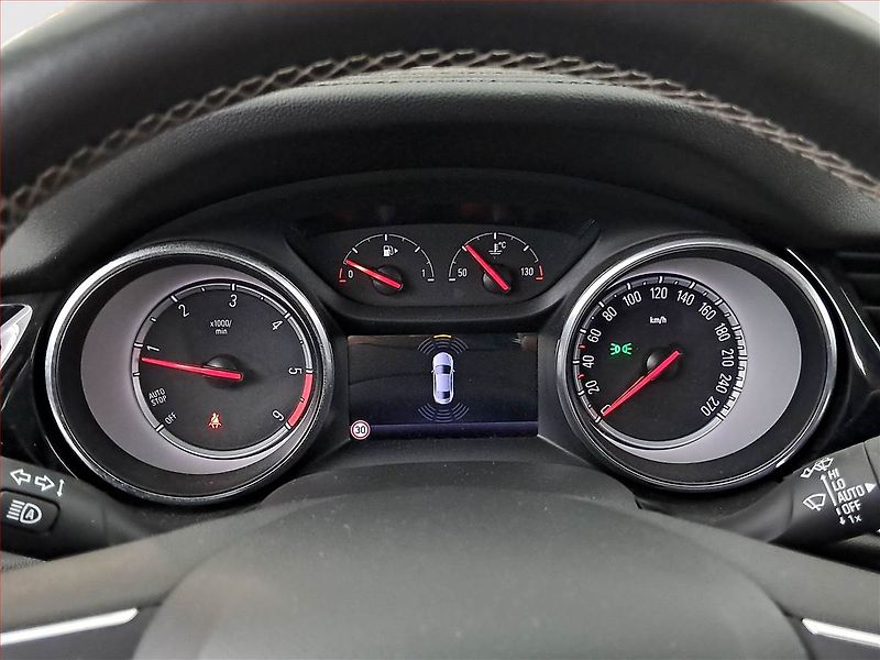 Opel Insignia (2018) 2.0 CDTI, Navi, Tempomat - fotka 11 z 21