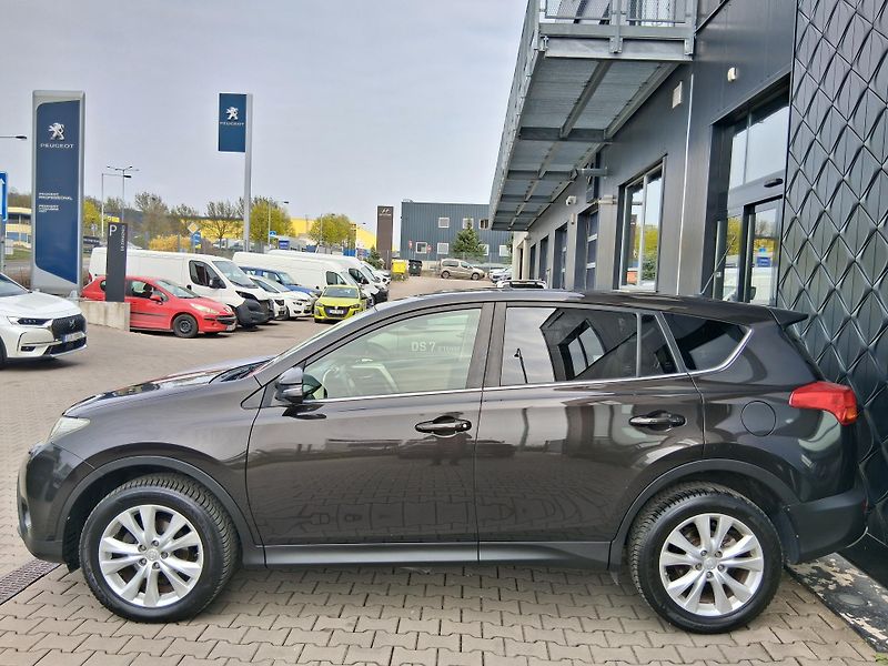 Toyota RAV4 PREMIUM 2.2 D-CAT 4x4 110 kW - fotka 4 z 32