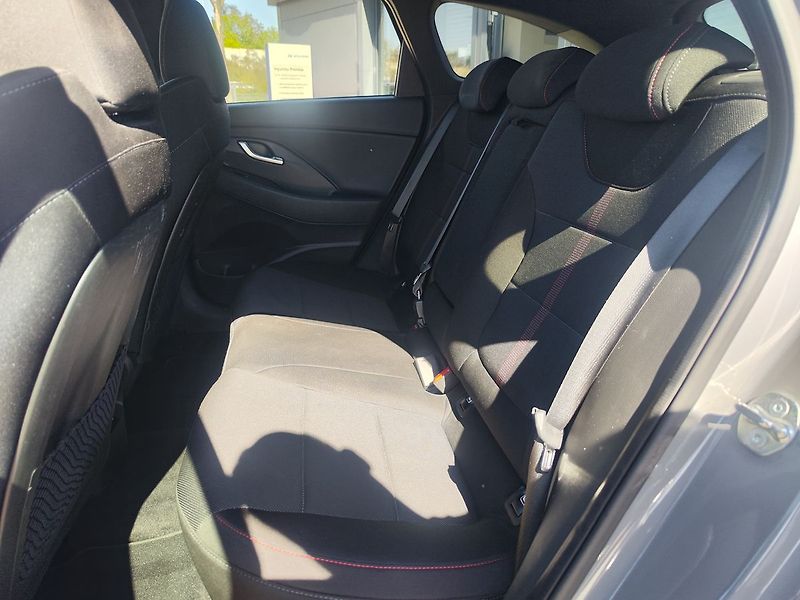 Hyundai i30 1.5 T-GDi/103kW N-Line DCT - fotka 13 z 33