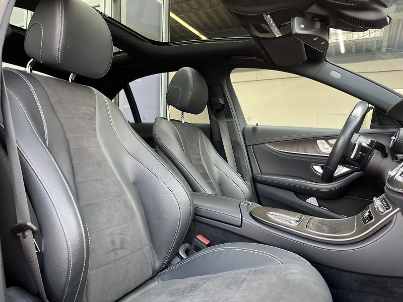 Mercedes-Benz Třídy E 300 d 4MATIC AMG Line - fotka 16 z 18