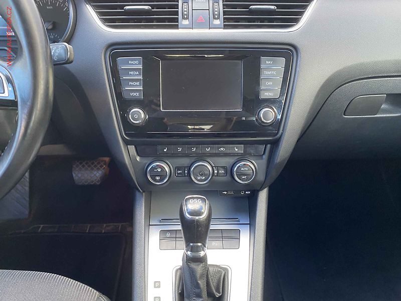 Škoda Octavia (2014) 2.0 TDI, DSG, navi, bixen - fotka 12 z 17