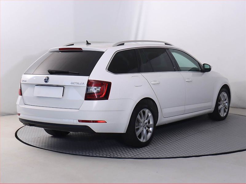 Škoda Octavia (2019) 1.6 TDI, Automat, Serv.kniha - fotka 5 z 21