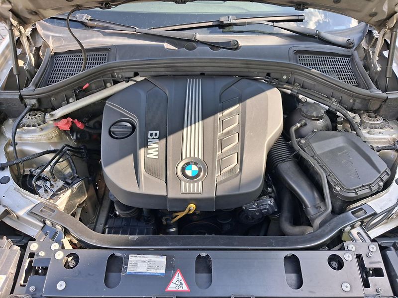 BMW X3 (2012) 2,0D XDRIVE ČR SERVISKA 2xKOLA - fotka 33 z 38