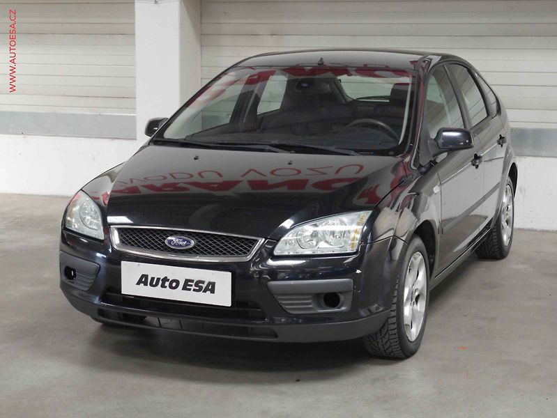 Ford Focus (2007) 2.0 i, AC, výhřev sed - fotka 3 z 15