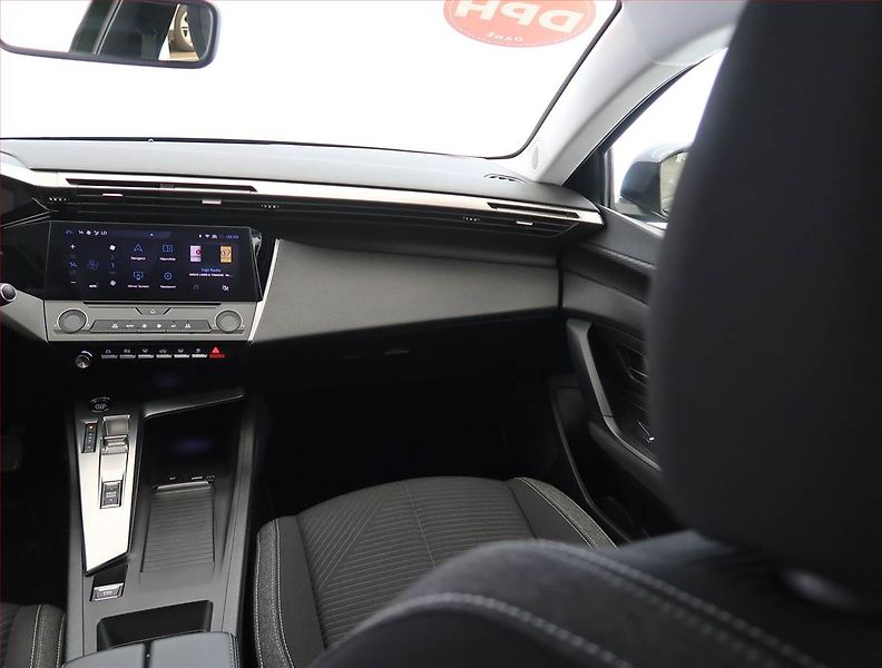 Peugeot 308 (2023) 1.2 PureTech, digi klima - fotka 8 z 26