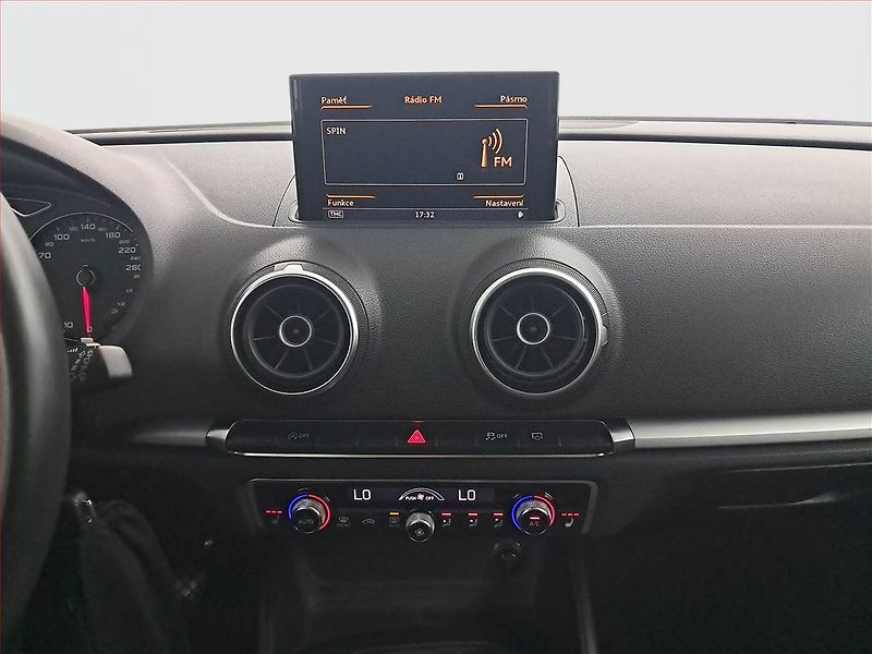 Audi A3 (2013) Attraction 1.4 TFSI - fotka 12 z 19