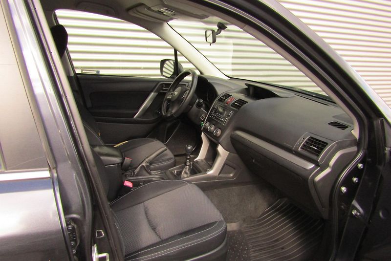 Subaru Forester (2014) 2,0D  6MT 1.maj.ČR plný servis - fotka 33 z 37