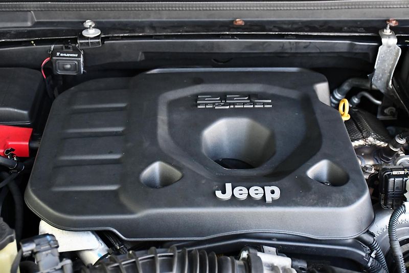 Jeep Wrangler 2.2CRD UNLIMITED REZERVACE - fotka 51 z 51