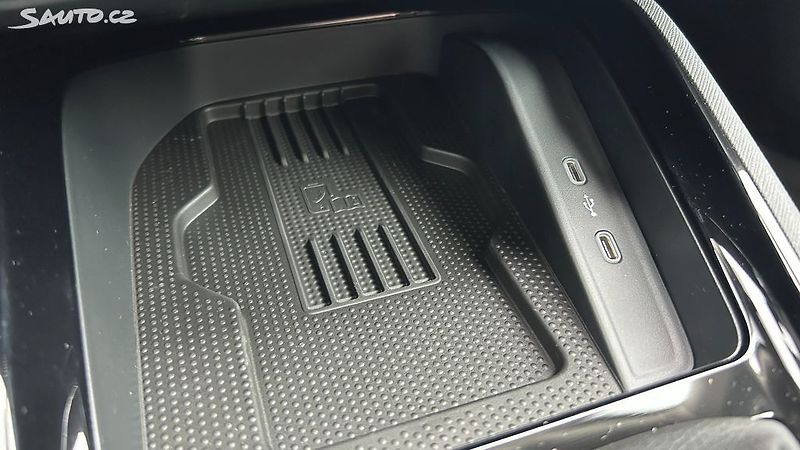 Škoda Kamiq (2025) 1.0TSI DSG Top Selection - fotka 18 z 21