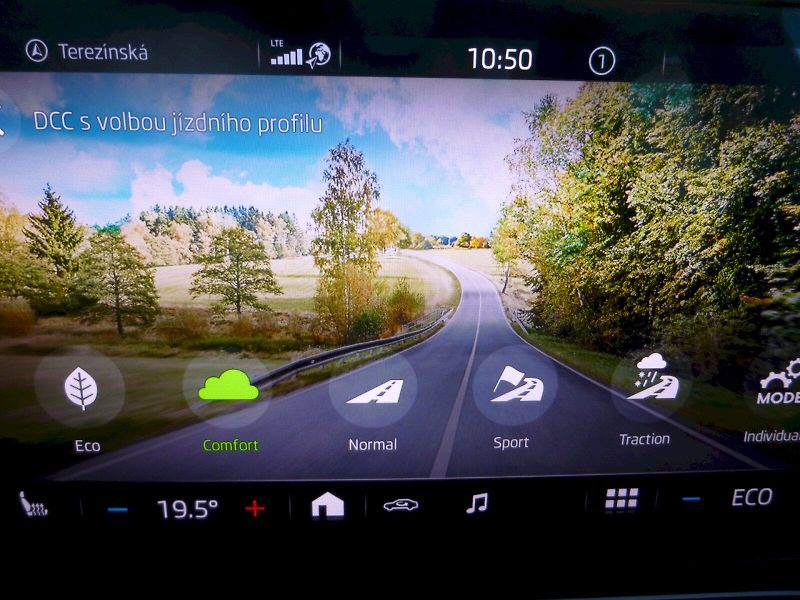 Škoda Enyaq (2022) 82 kWh RS 4x4 - fotka 23 z 38