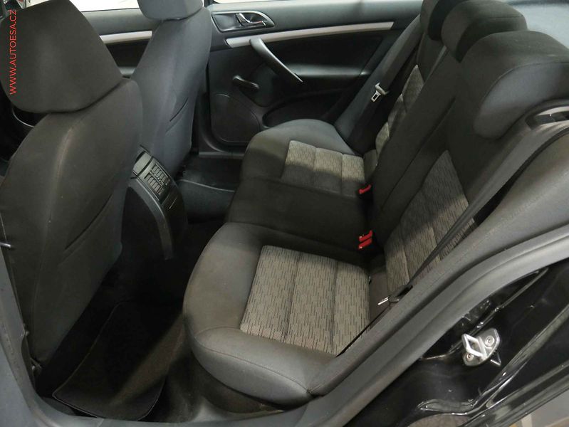 Škoda Octavia (2011) 1.6 TDI, 2.maj,ČR, servis - fotka 10 z 16