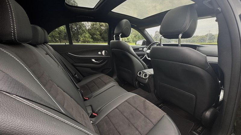 Mercedes-Benz Třídy E (2020) E450 V6 Biturbo 4matic AMG - fotka 17 z 19