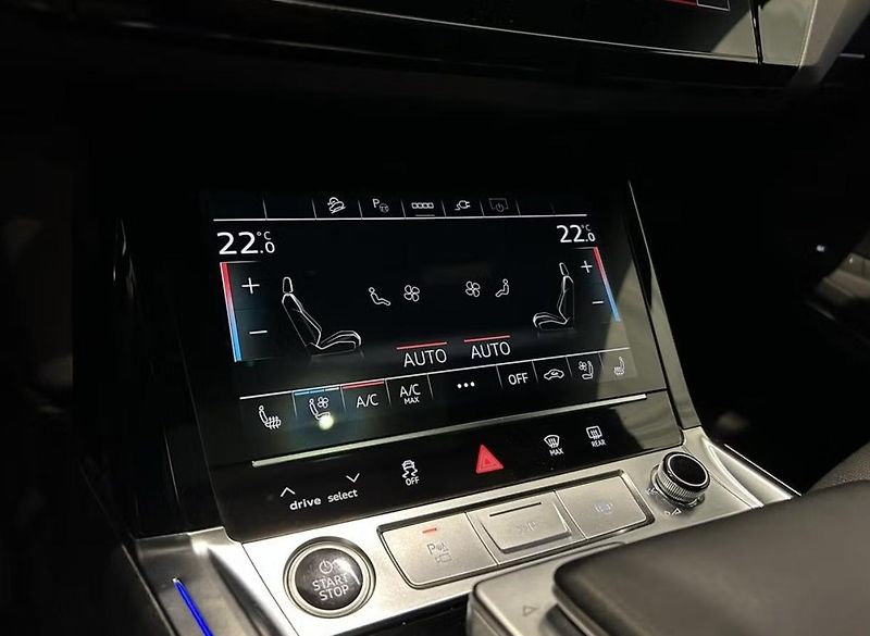 Audi Q8 e-tron 55 Q 360k Pano Tažné 4 zóny - fotka 17 z 19