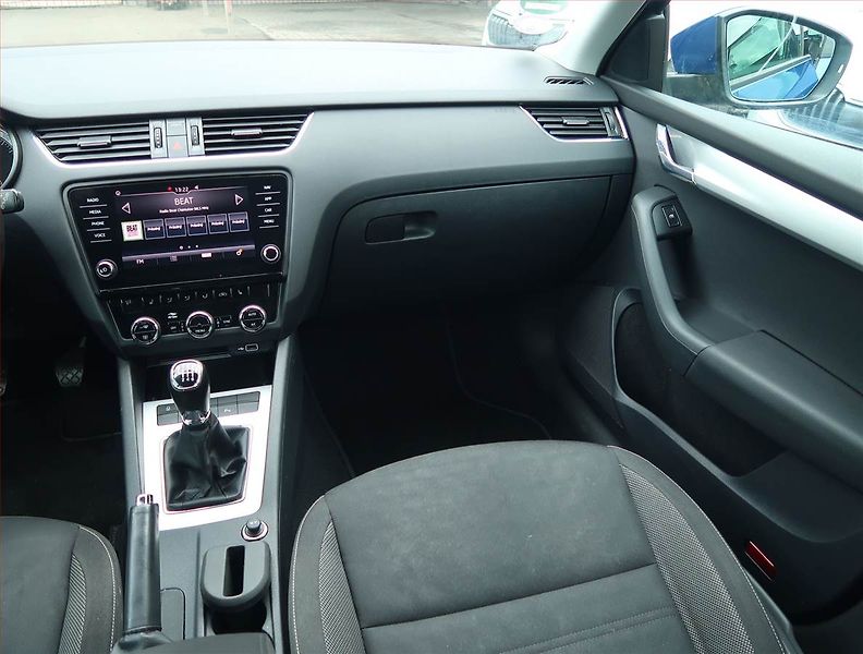 Škoda Octavia (2018) 1.4 TSI, Navi, Tempomat - fotka 8 z 18