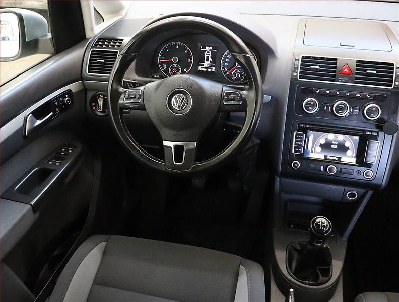 Volkswagen Touran (2013) 2.0 TDI, Navi, Tempomat - fotka 7 z 21