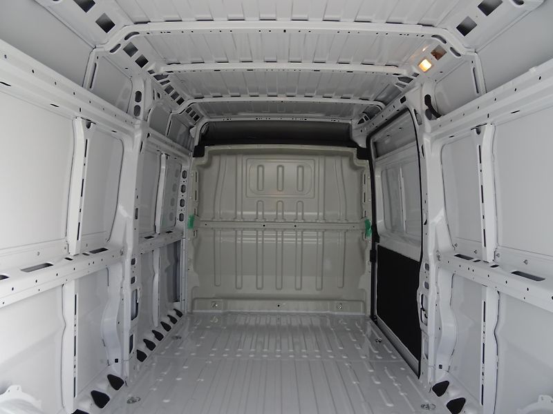 Peugeot Boxer (2026) Furgon 3500 L3H2 BHDi 140 MAN6 - fotka 14 z 34
