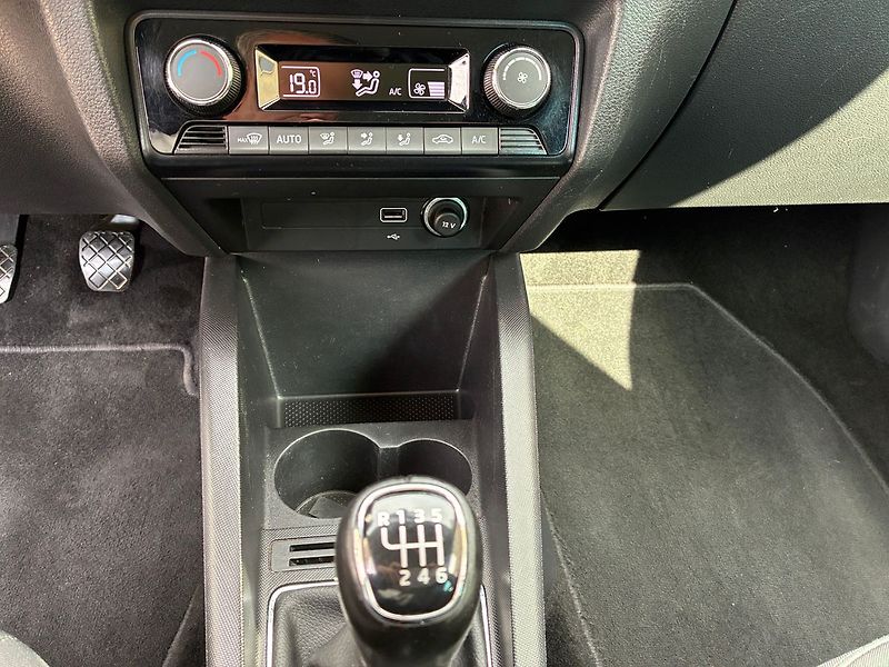 Škoda Fabia 1.0 TSi 81 kW STYLE-LED-KAMERA - fotka 17 z 29