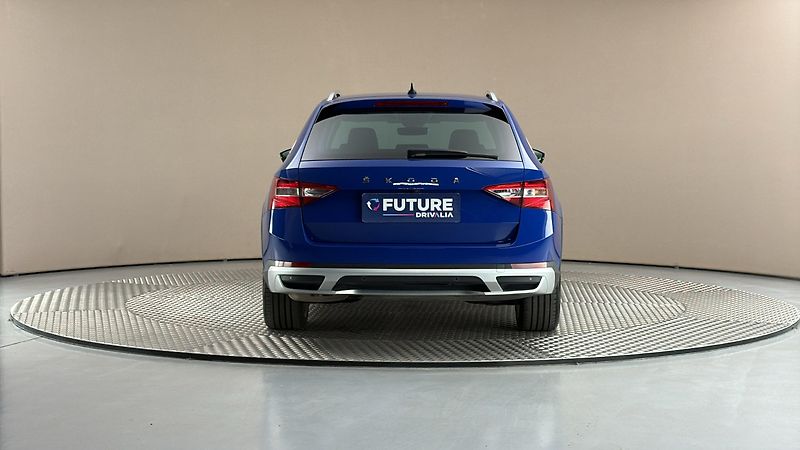 Škoda Superb 2.0 TDI DSG 4x4 Scout Combi - fotka 5 z 33